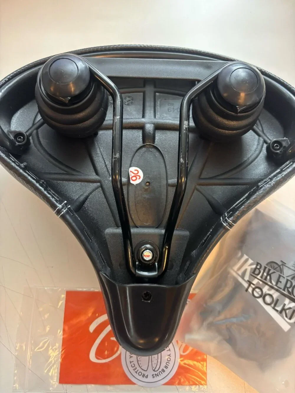 Bikeroo Wide Cruiser Saddle - Picture 2 of 2